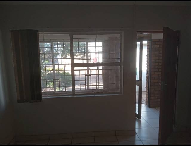 80M² BUILDING TO LET IN APEX